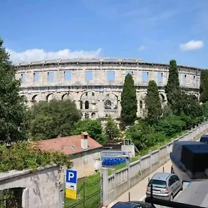 Colloseum View From The Apartamento Pula
